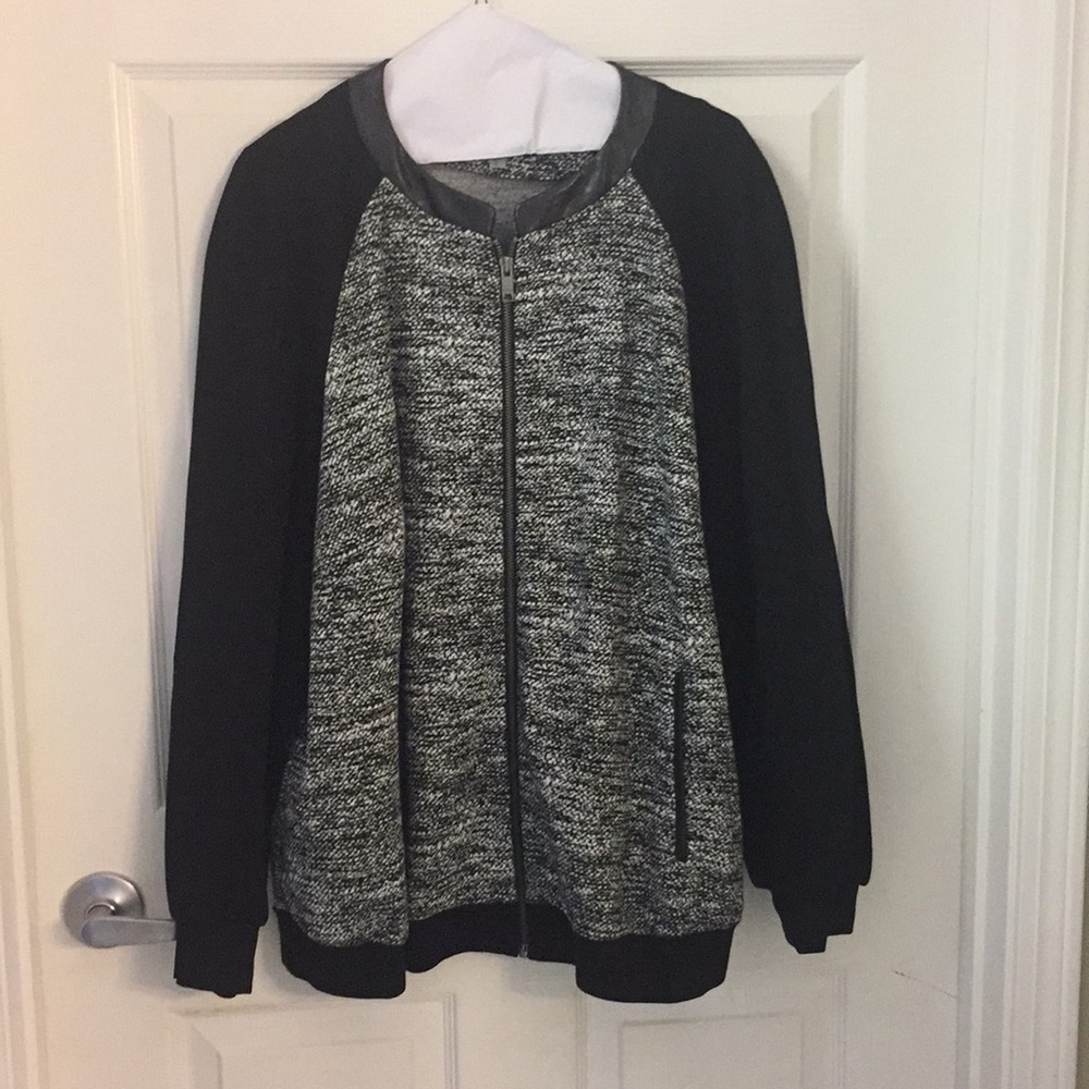 EUC 2X DKNYC  Black and White Jacket